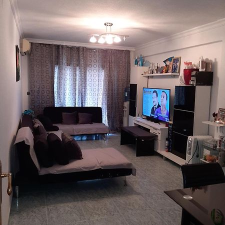 Habitacion Grande En Piso Compartido Con 2 Adultos Y 1 Perrito Valencia Exterior photo