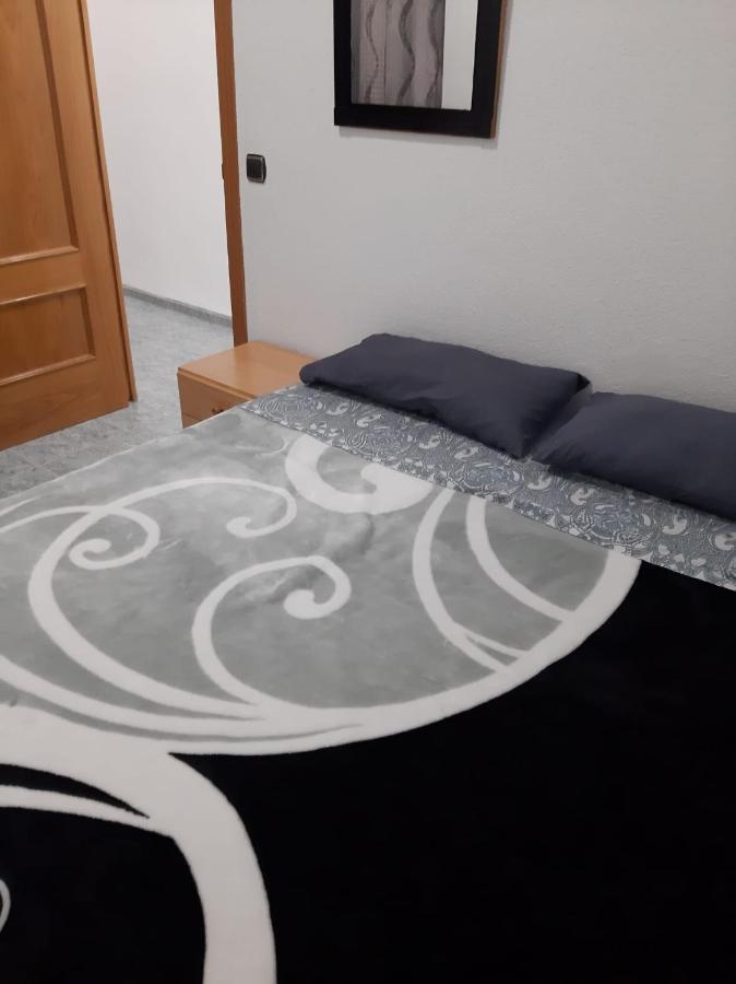 Habitacion Grande En Piso Compartido Con 2 Adultos Y 1 Perrito Valencia Exterior photo