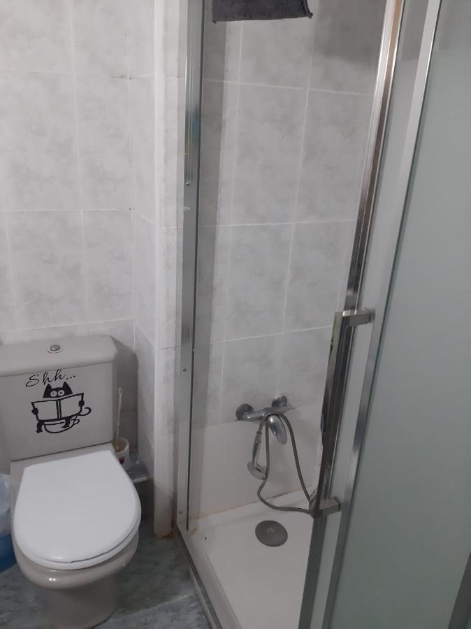 Habitacion Grande En Piso Compartido Con 2 Adultos Y 1 Perrito Valencia Exterior photo