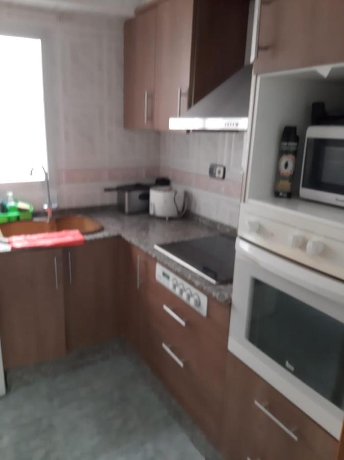 Habitacion Grande En Piso Compartido Con 2 Adultos Y 1 Perrito Valencia Exterior photo