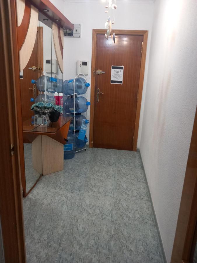 Habitacion Grande En Piso Compartido Con 2 Adultos Y 1 Perrito Valencia Exterior photo